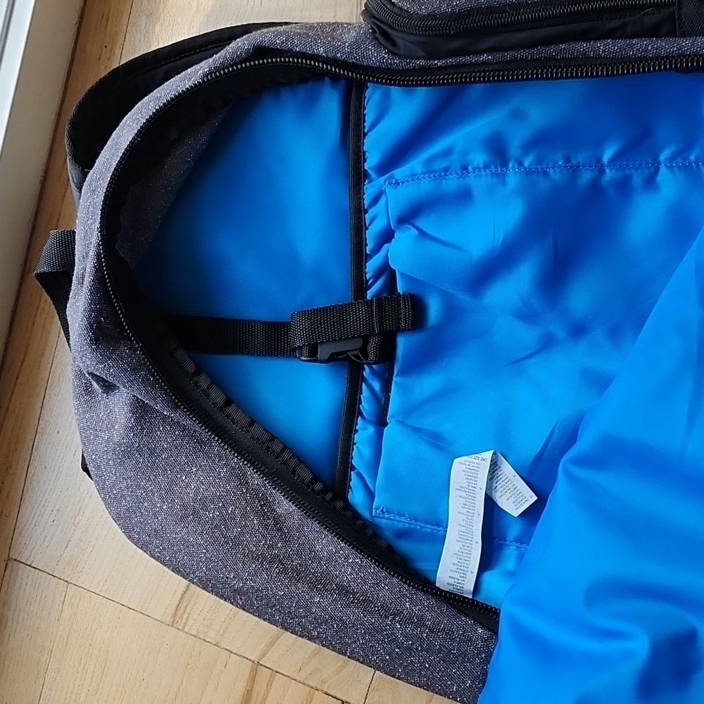 VANS Off The Wall Backpack with Skateboard Sleeve - Picture 6 of 10